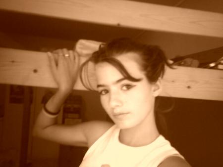 UNE FILLE EXTRA